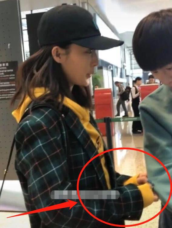 刚澄清和肖战绯闻，李沁转眼就跟他穿情侣装现身？网友：坐等官宣