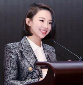 ​广告在国旗上方，丁俊晖撕掉广告，右胸只剩下国旗，为他点赞！