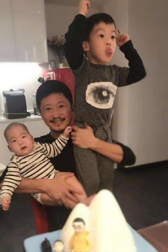吴京曾因为穷被女友抛弃，如今娶了支持他的谢楠，成了百亿影帝