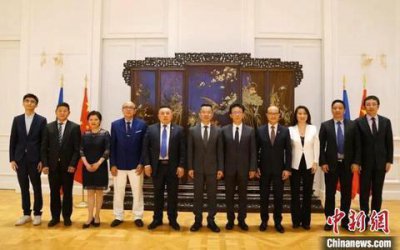 ​中国驻法大使卢沙野与旅法侨界代表座谈