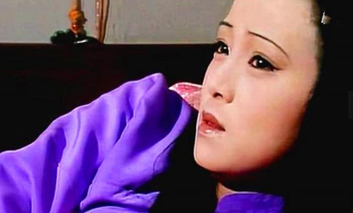 贾宝玉春梦对象秦可卿，生病后每天偷换5次内衣，只为掩盖这个！