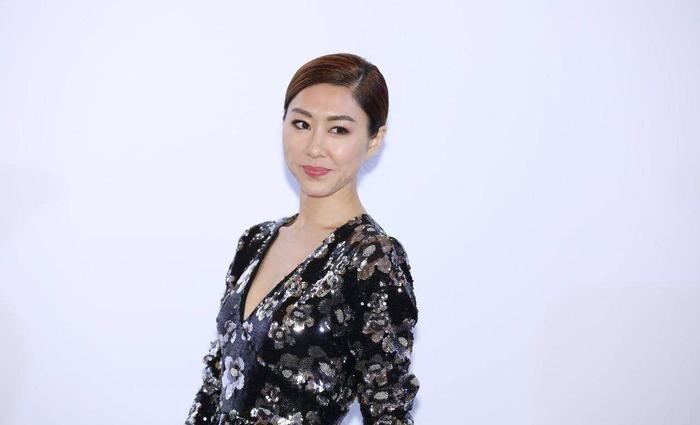 胡定欣无戏可拍内有隐情？疑与视帝交恶而辞演，却遭监制亲自打脸
