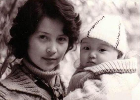 她是著名女演员，也是李小璐亲妈，中俄混血大美人，身价也上亿