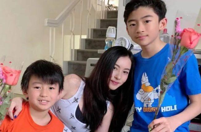 谢霆锋大儿子12岁了，这么大年纪就有腹肌了，网友：满满的荷尔蒙