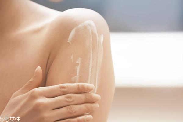 身体乳质地有几种 乳液型和乳霜型哪个好