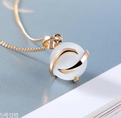 项链是黄金还是铂金好？项链买黄金还是铂金