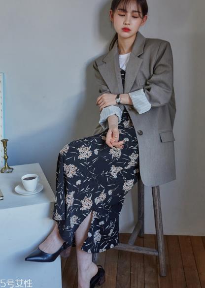 吊带连衣裙配什么鞋子？吊带连衣裙搭配鞋子图片