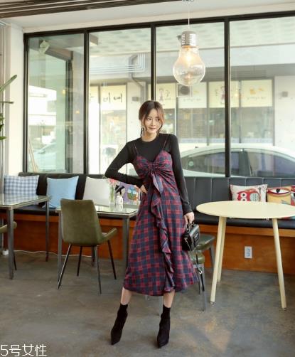 吊带连衣裙配什么鞋子？吊带连衣裙搭配鞋子图片