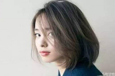 ​头发油可以用爽身粉吗 爽身粉去头油有用吗