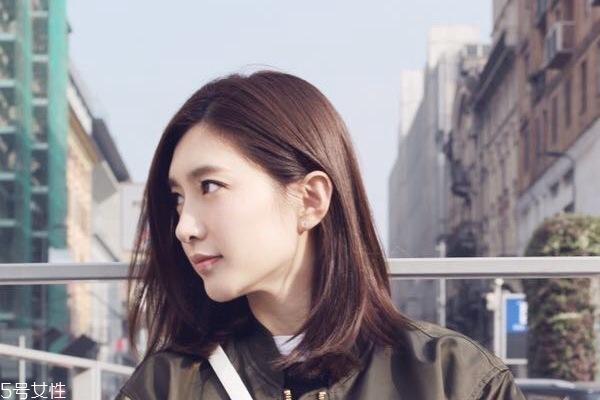 头发少染什么颜色好看 亮色系能膨胀秀发