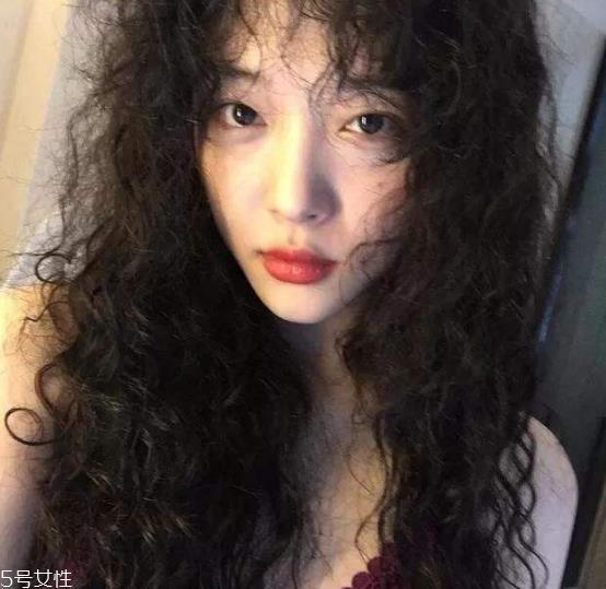 羊毛卷适合什么脸型 教你羊毛卷怎么烫