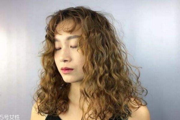 羊毛卷适合什么脸型 教你羊毛卷怎么烫