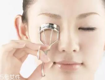 怎么刷睫毛膏才翘才长？8个步骤刷出动人电眼
