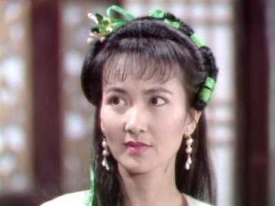 ​她与富豪结婚，遭抛弃，流产导致终身不孕，如今家庭幸福美满