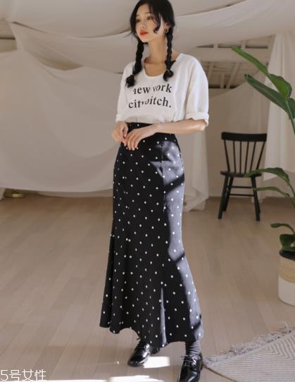 波点裙搭配什么上衣？复古混搭风女王