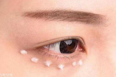 ​经常熬夜擦什么眼霜 适合熬夜的眼霜