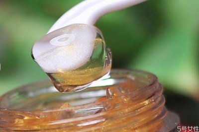 ​怎样选择合适的眼霜 挑选眼霜的小窍门