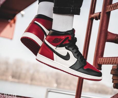 aj1黑红脚趾真假对比 轻松鉴定aj1黑红脚趾