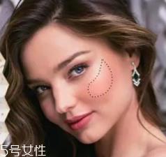 圆脸腮红怎么打显脸瘦？斜扫腮红分分钟变小脸