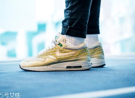 运动鞋鞋面什么材质好？运动鞋材质大对比