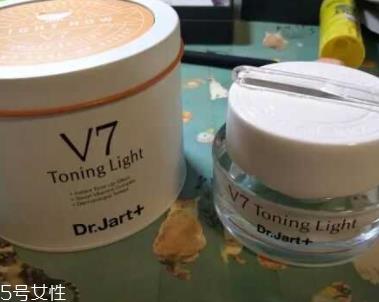 面霜和素颜霜可以同时用吗？面霜用量不要太多