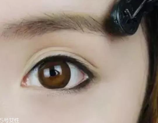 4款圆眼睛适合的睫毛夹推荐 让圆眼更加明亮