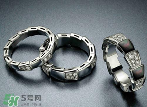 宝格丽灵蛇之戒是什么材质？宝格丽蛇形戒指是金的吗？