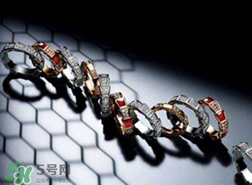 宝格丽灵蛇之戒是什么材质？宝格丽蛇形戒指是金的吗？