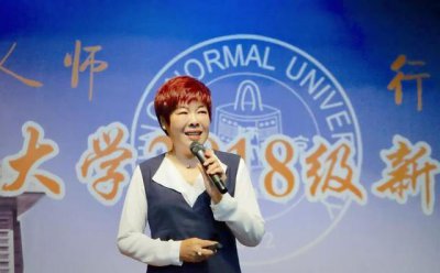 ​于丹现状曝光：从万人追捧到全体封杀，如今退出银幕却豪车遍地