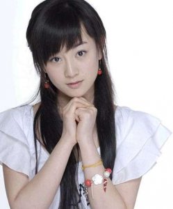 ​美女明星整容前后照
