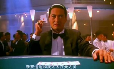 ​周润发妻子近照曝光，却被网友嫌弃“丑”，你知道她背景有多