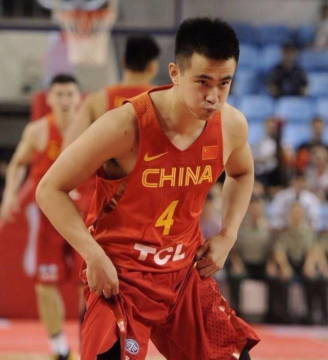 辽宁男篮赢球后赵继伟还被球迷骂：没我们你啥都不是！