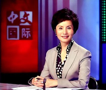 ​徐俐：央视国际频道《中国新闻》的女主播