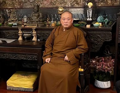 ​CEO和尚释永信：身穿160万元长袍，监管18家公司，购地18.4亿元