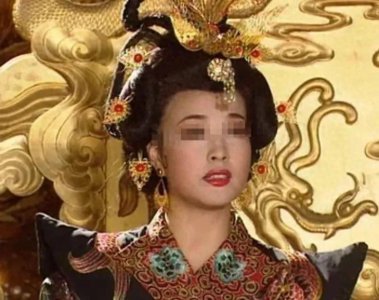 ​现代“武则天”谢才萍：同时坐拥16名年轻男子，排队轮流伺候她