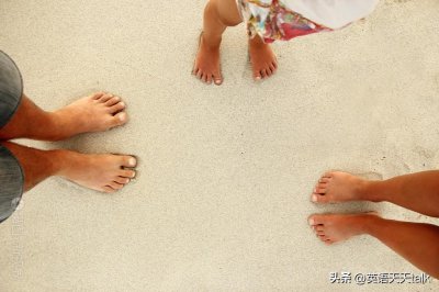 six是“六” ，feet是“脚”，英语six feet under到底是什么意思？