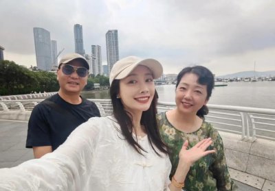 ​李纯发文控诉小区物业,称妈妈独自被困电梯40分钟