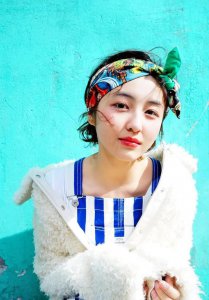 ​张子枫主演票房破50亿，成国庆档票房赢家，00后票房最高小花