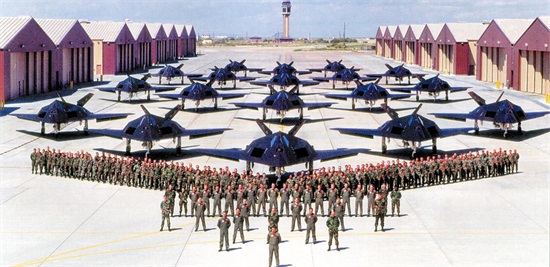 美军黑科技：F-117隐身战斗轰炸机