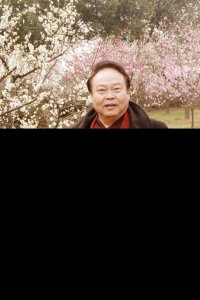 ​柳石明：离婚后一直单身，与好友李洗做邻居，帮他照顾老婆孩子