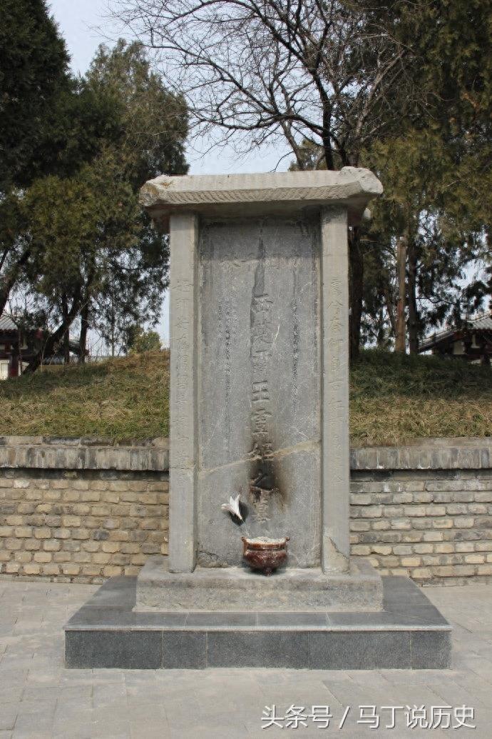实拍虞姬墓地，墓园十分豪华，可空有虞姬思念着躺在荒凉地的霸王
