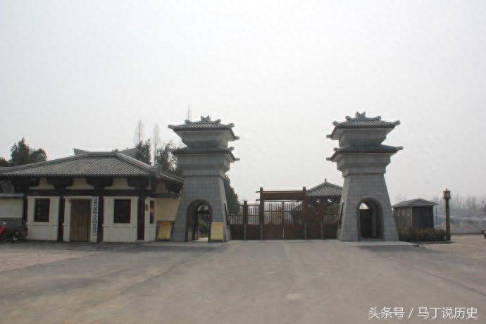 实拍虞姬墓地，墓园十分豪华，可空有虞姬思念着躺在荒凉地的霸王