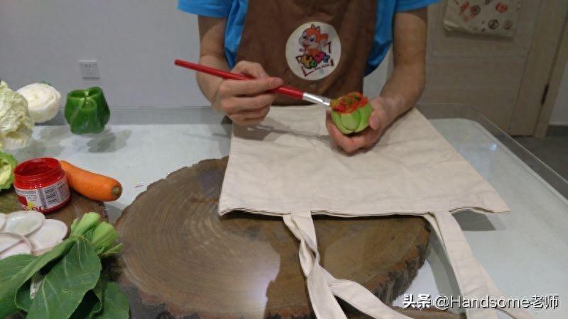 儿童创意美术：蔬菜拓印画-一园青菜成了精