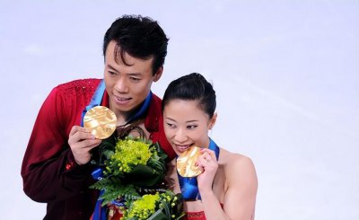 ​申雪赵宏博9岁女儿参加比赛！身材修长天赋高，如今已拿下9冠