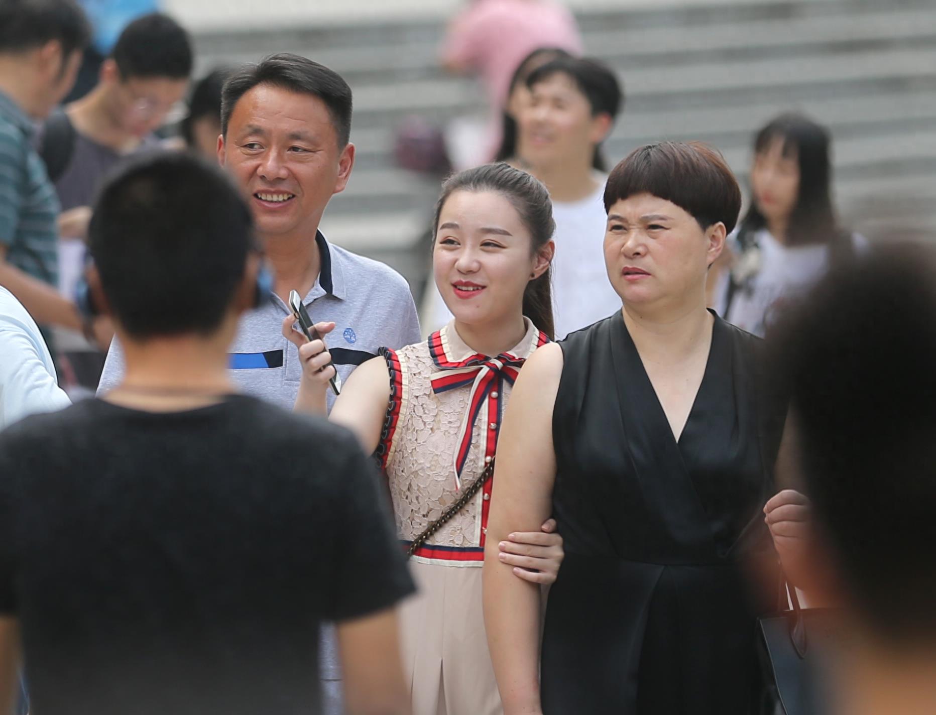 颜值爆表！南艺新生报到啦 俊男靓妹“开满园”