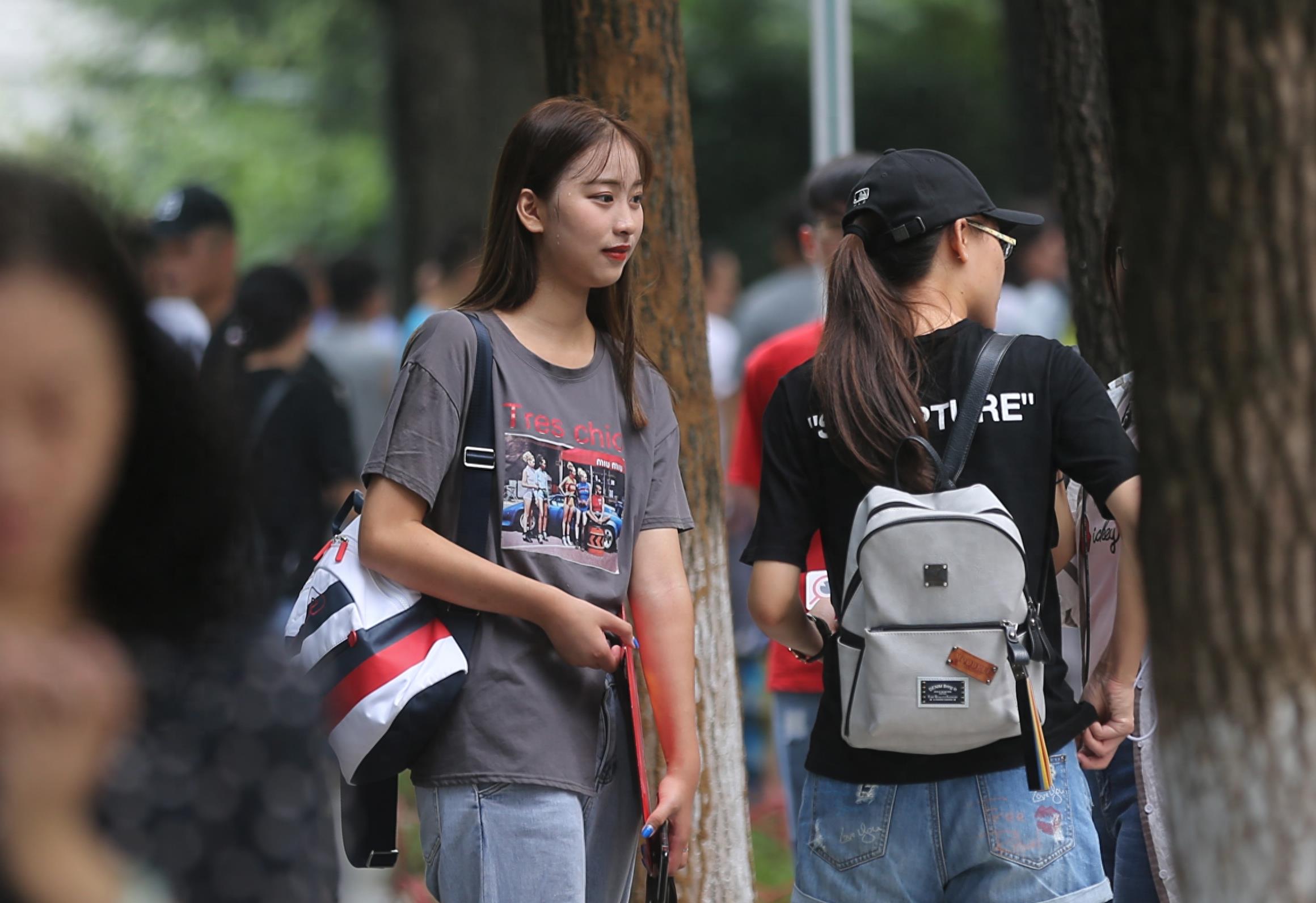 颜值爆表！南艺新生报到啦 俊男靓妹“开满园”