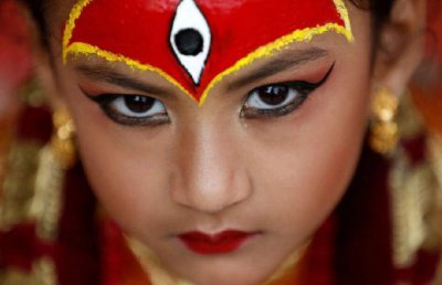 ​尼泊尔“活女神”凄惨晚年：被废后无人敢娶，且丧失生活能力
