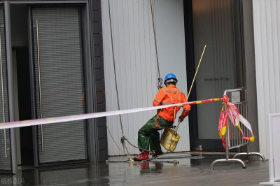​高空作业证到哪里考？考一个高空作业证多少钱？