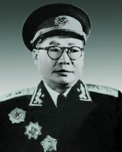 ​“开国中将”钟赤兵的夫人和子女