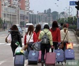实拍打工妹的真实生活：辛苦加班，住所凌乱！